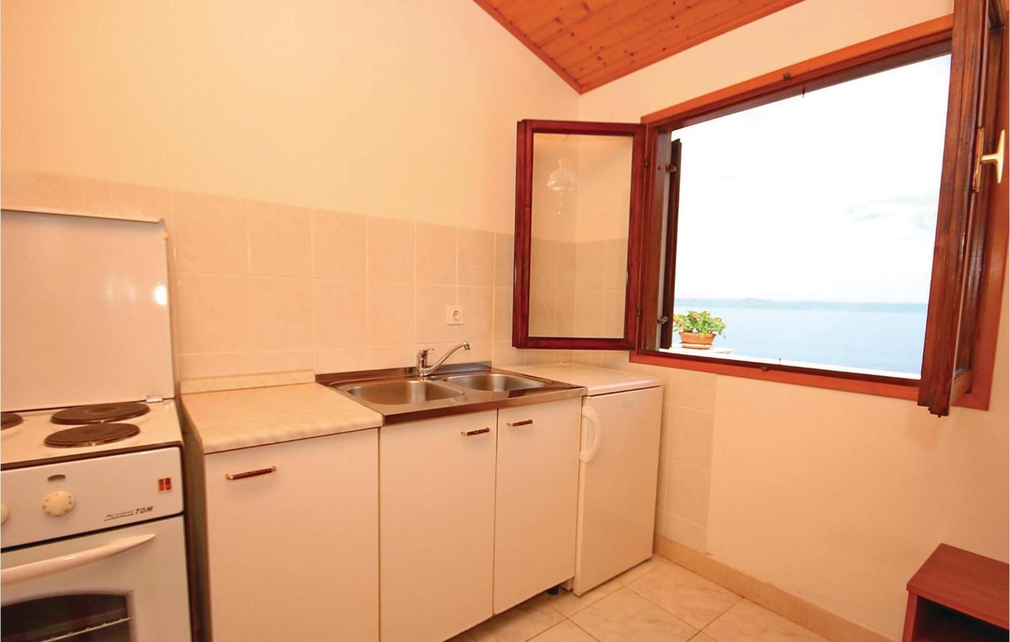 Gorgeous Apartment In Prigradica With Kitchen 외부 사진