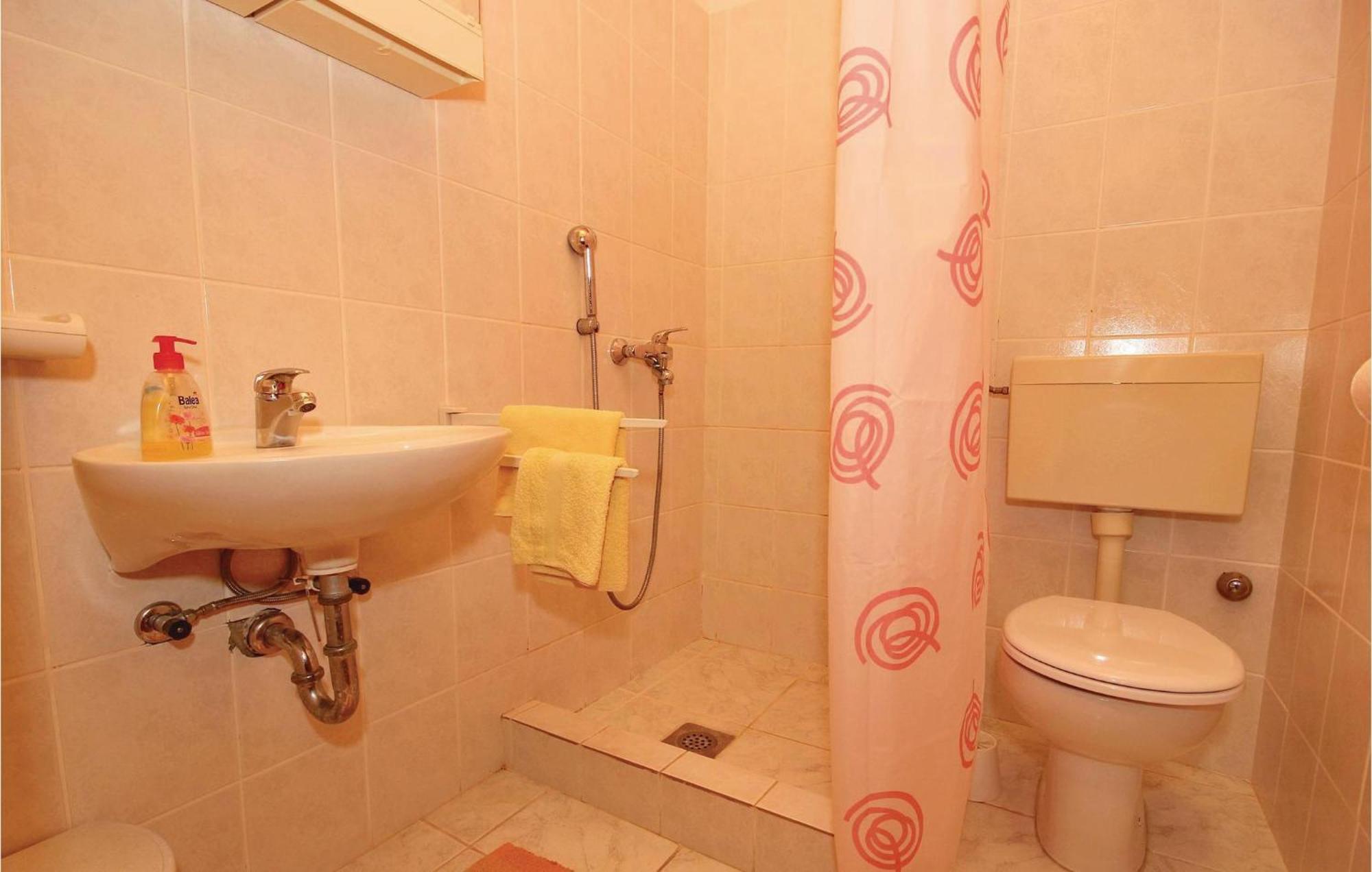 Gorgeous Apartment In Prigradica With Kitchen 외부 사진