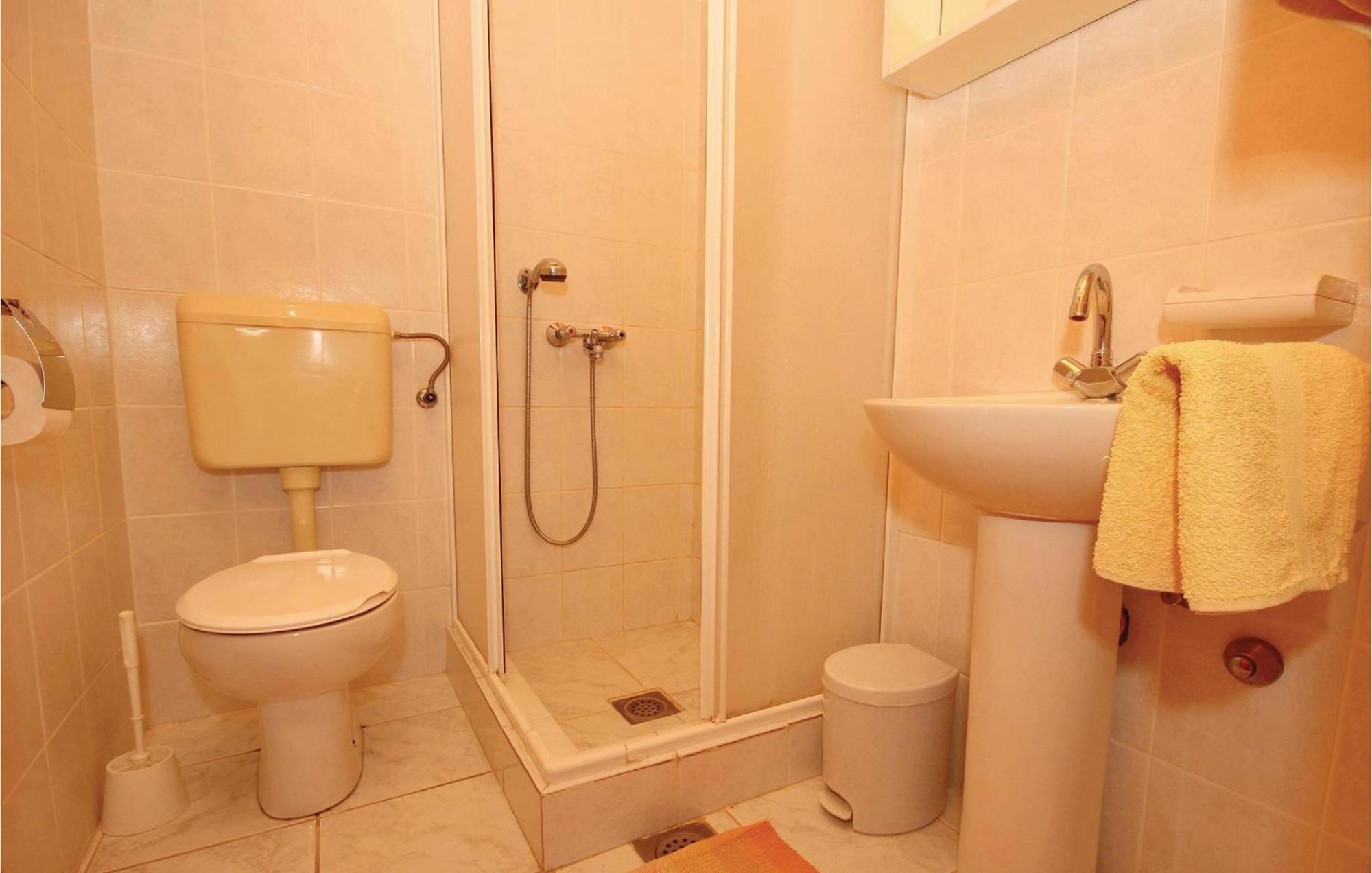Gorgeous Apartment In Prigradica With Kitchen 외부 사진